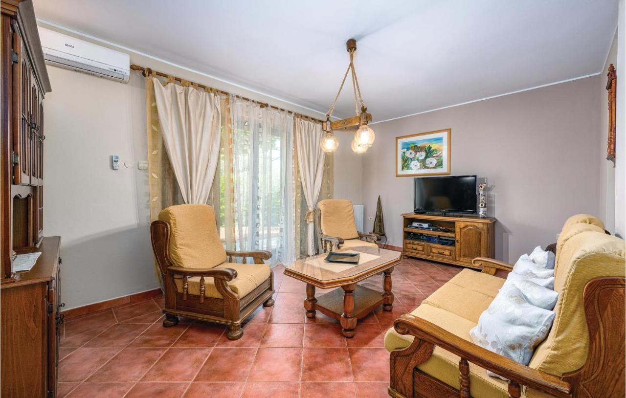 Stunning Apartment In Rovinj With Kitchen Eksteriør bilde