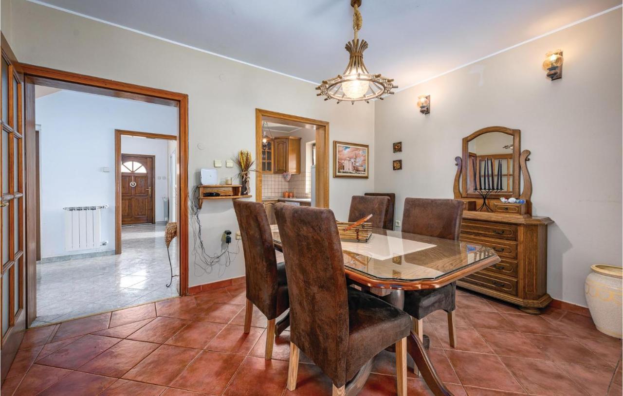 Stunning Apartment In Rovinj With Kitchen Eksteriør bilde