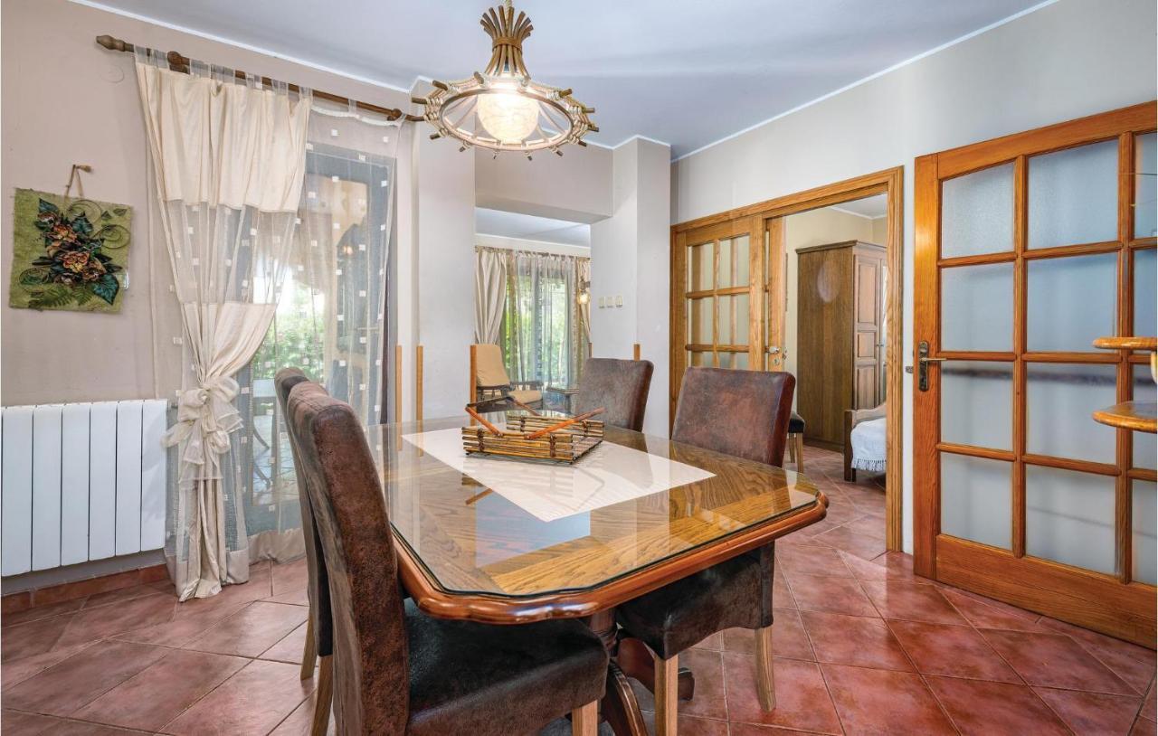 Stunning Apartment In Rovinj With Kitchen Eksteriør bilde