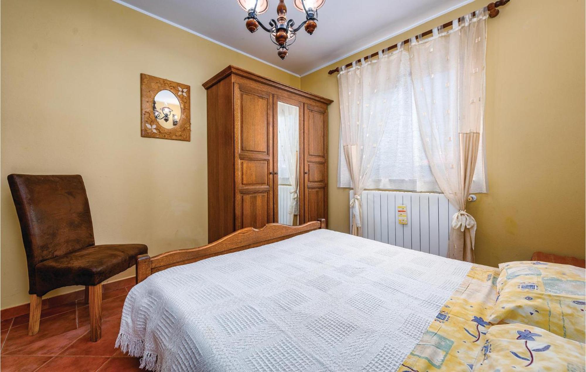 Stunning Apartment In Rovinj With Kitchen Eksteriør bilde
