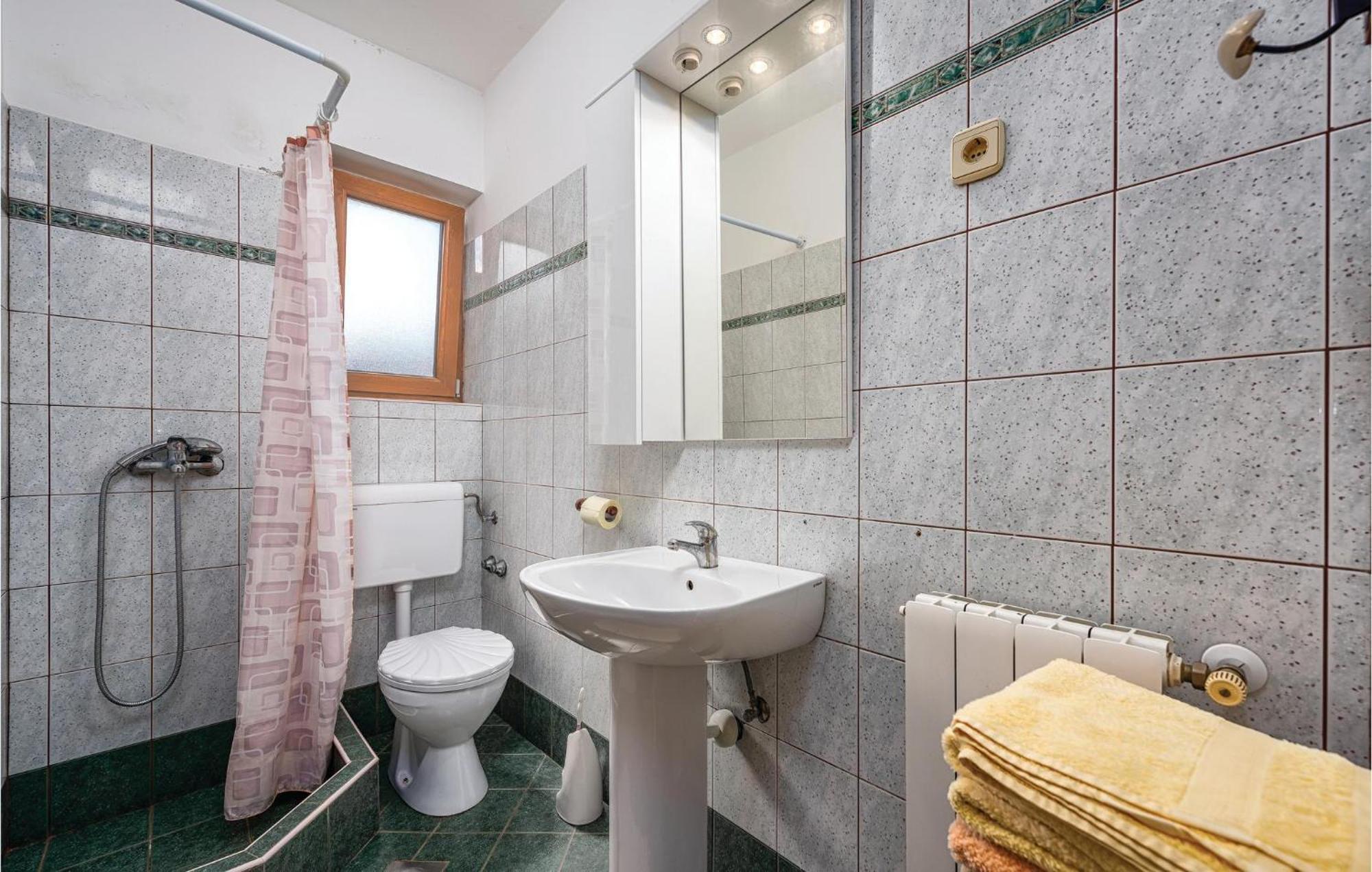 Stunning Apartment In Rovinj With Kitchen Eksteriør bilde