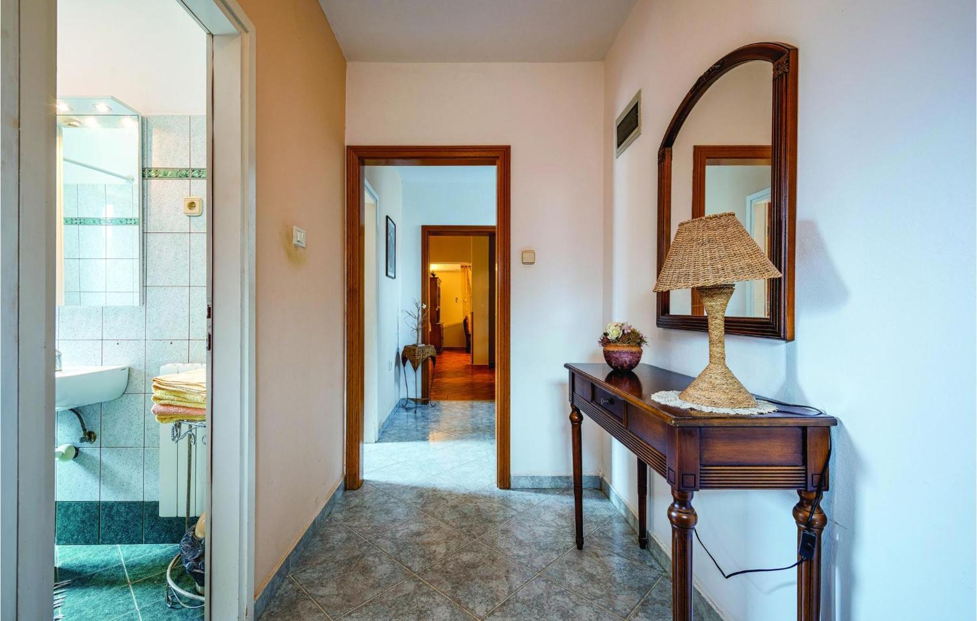 Stunning Apartment In Rovinj With Kitchen Eksteriør bilde