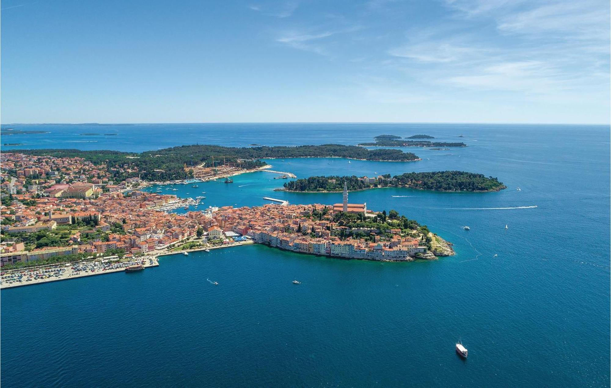 Stunning Apartment In Rovinj With Kitchen Eksteriør bilde