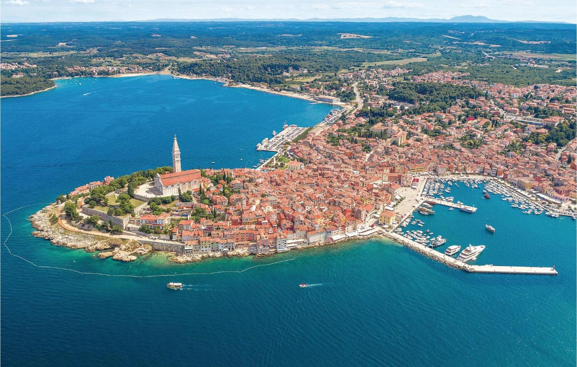 Stunning Apartment In Rovinj With Kitchen Eksteriør bilde